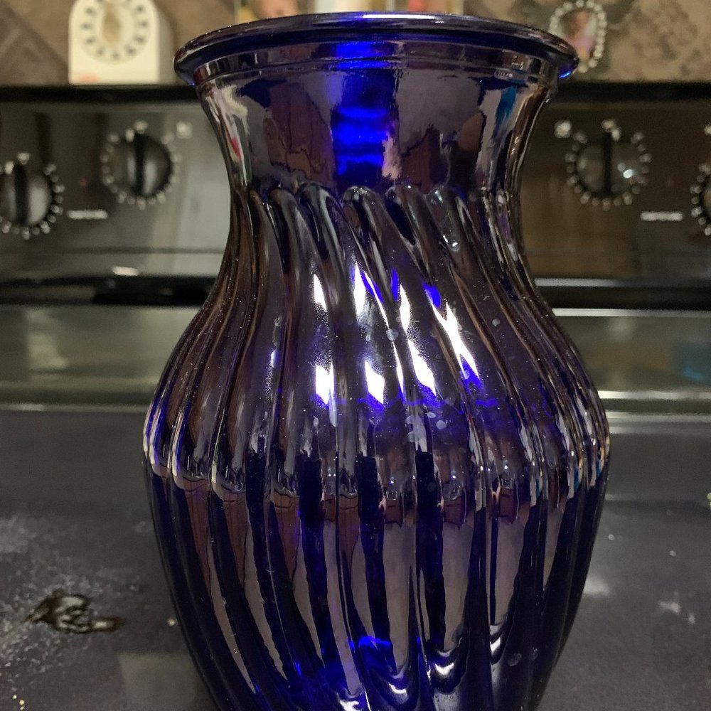 Midnite Blue rippled flower vase